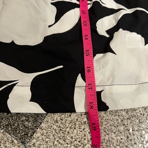 Kate Spade- Target Classic Rose Black and White Floral Tank Top Size Small - Picture 5 of 7